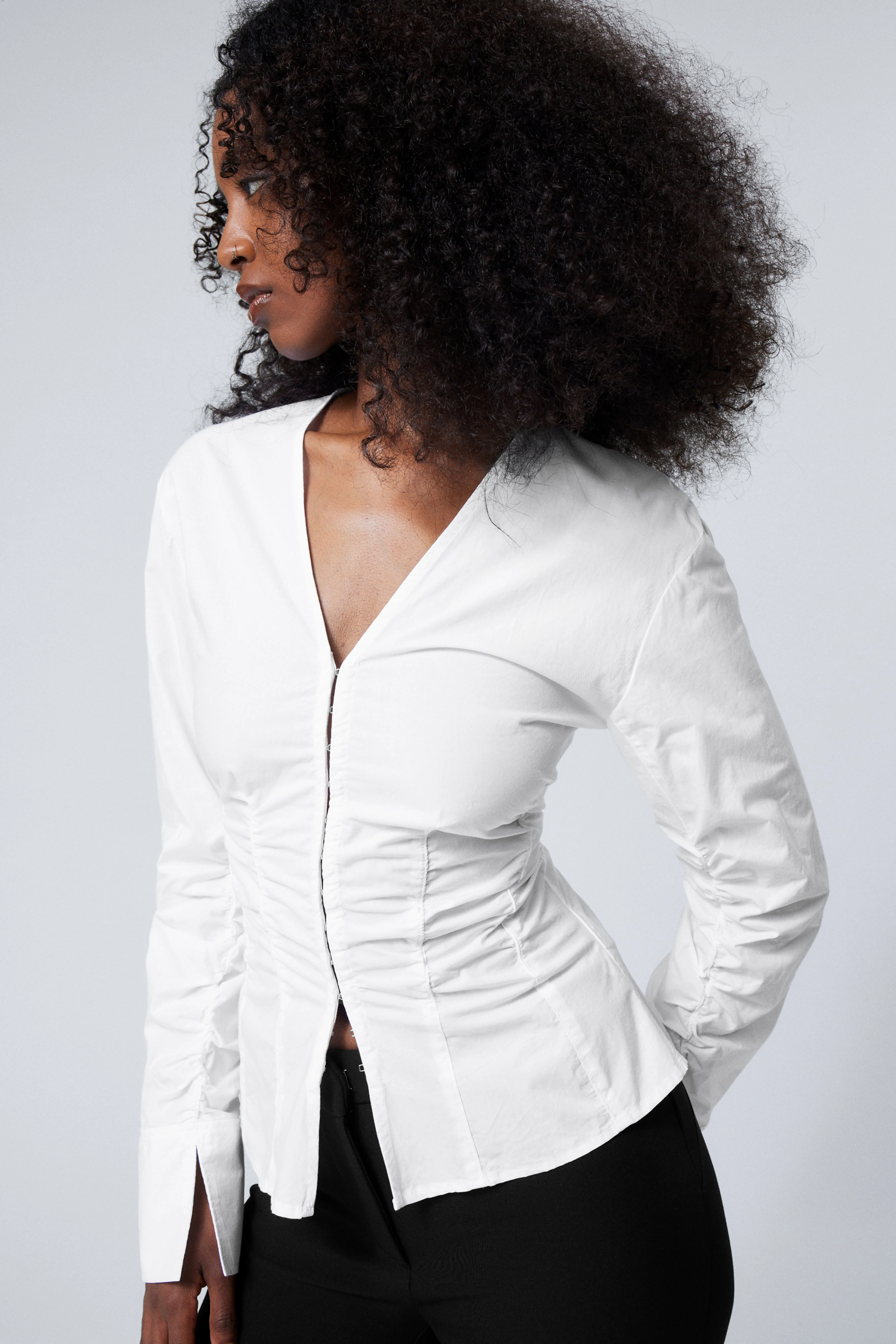 Gathered Poplin V-neck Shirt - Long sleeve - Regular length - White - Ladies | H&M GB