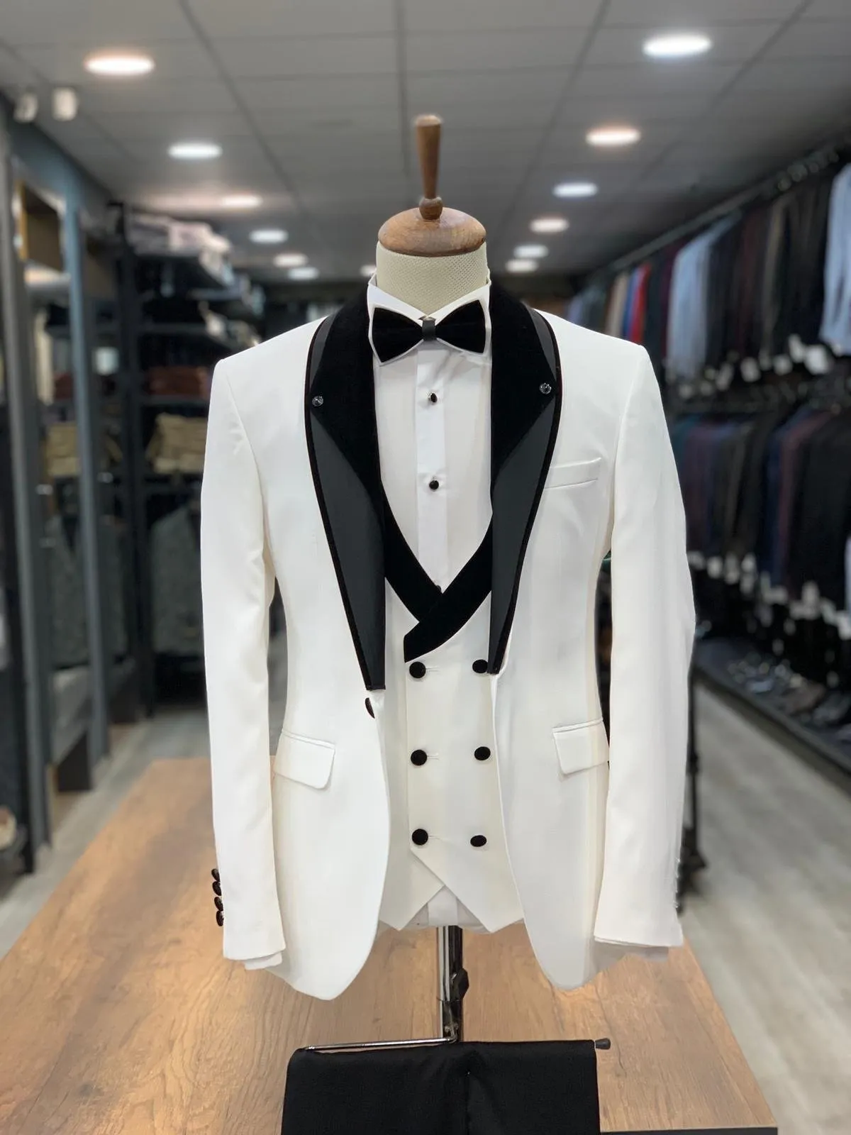 Napolia Royal White Slim Fit Tuxedo