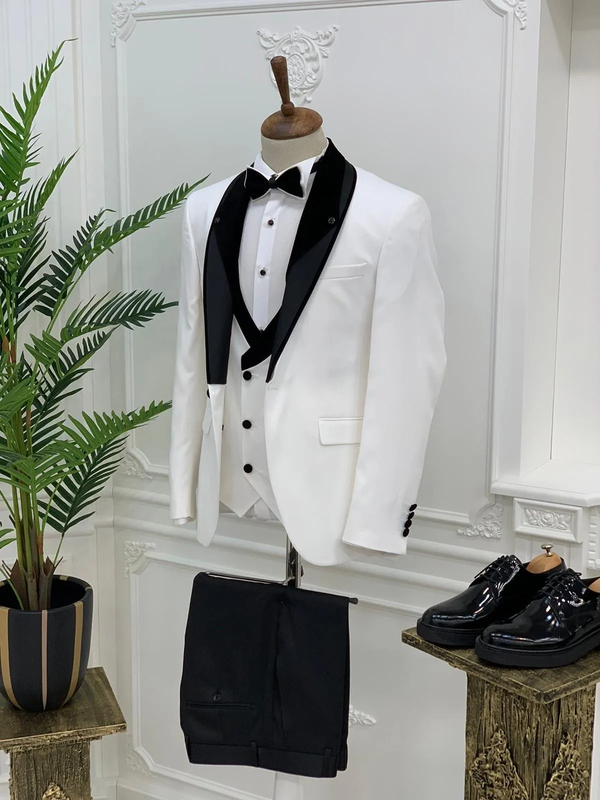 Napolia Royal White Slim Fit Tuxedo