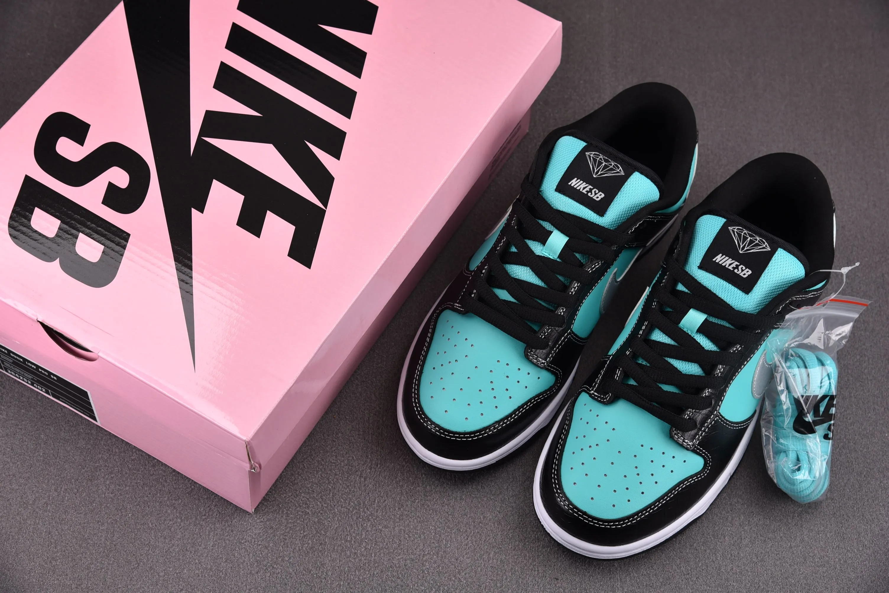 Nike SB Dunk Low Diamond Supply Co. Aqua Blue