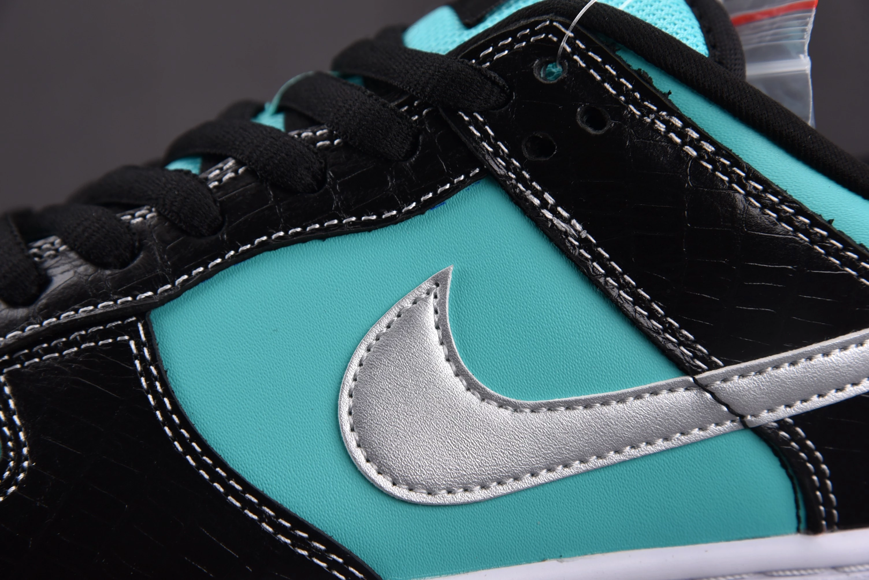 Nike SB Dunk Low Diamond Supply Co. Aqua Blue