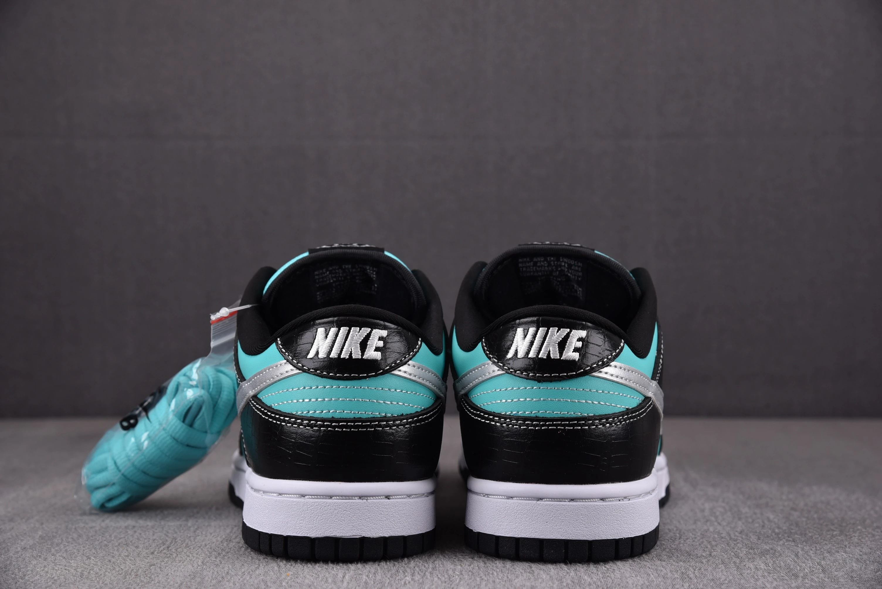 Nike SB Dunk Low Diamond Supply Co. Aqua Blue