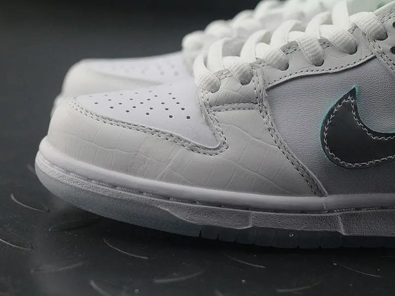 Nike SB Dunk Low Diamond Supply Co White Diamond