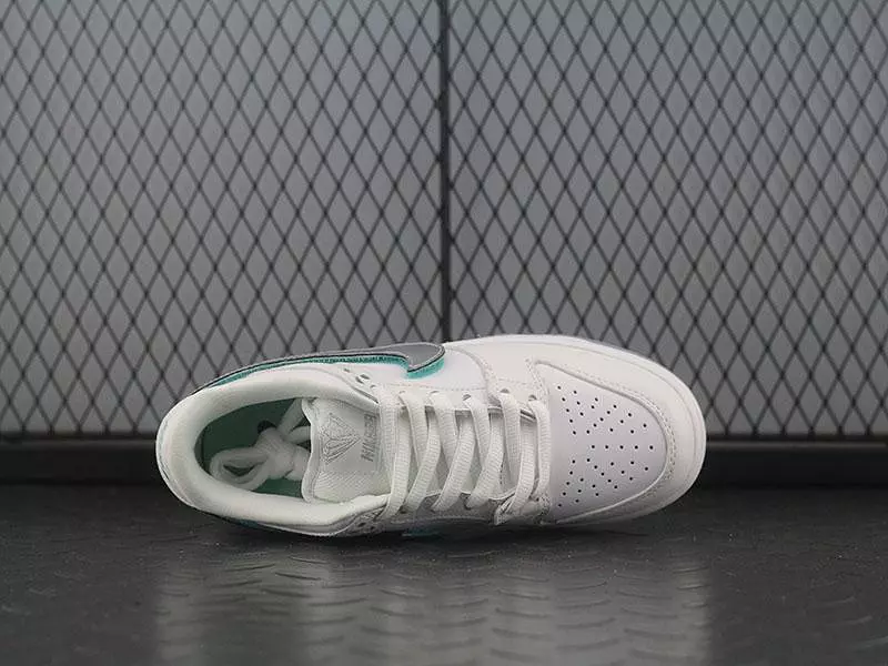 Nike SB Dunk Low Diamond Supply Co White Diamond